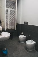 A bathroom at Terno su Napoli
