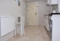 Kuchnia lub aneks kuchenny w obiekcie Nice and New Studio very close to the city center 2ºA