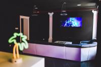 Televízia a/alebo spoločenská miestnosť v ubytovaní Holiday House Apartament 95m2 Deptak Bogusława