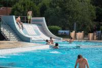 Bazén v ubytování Holiday Centre Bi village nebo v jeho okolí