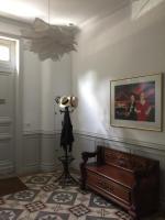 a room with a lamp and a picture on the wall at Beautifully renovated rooms on Place New York in Angoulême