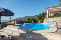 Bazén v ubytovaní Apartments Villa Adore alebo v jeho blízkosti