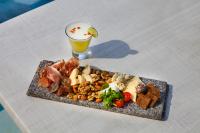 ホテルの敷地内または近くでの食事または食べ物