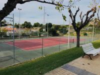 Tenis a/nebo squash v ubytování La Marina SeaView Penthouse nebo okolí