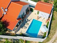 Bazén v ubytování Villa with private pool and terrace nebo v jeho okolí