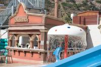 Bazén v ubytování Cactus Beach Hotel nebo v jeho okolí