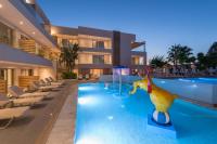 Bazén v ubytování Cactus Beach Hotel nebo v jeho okolí