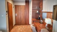 Kuchyňa alebo kuchynka v ubytovaní Holiday Home Aparthotel z balkonem przy plaży