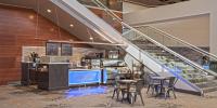 Crowne Plaza Suites MSP Airport - Mall of America by IHGにあるレストランまたは飲食店