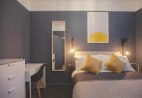 Postel nebo postele na pokoji v ubytování Yellow Hive Boutique Stay Apt 2