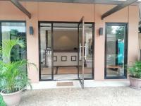 Coron Ecolodgeの外観または入り口