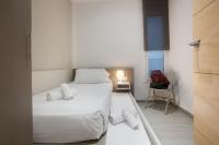 A bed or beds in a room at BBarcelona Gaudí Flats
