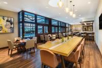 Restaurace v ubytování Holiday Inn & Suites Pittsfield-Berkshires by IHG