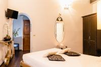Posteľ alebo postele v izbe v ubytovaní Locanda Del Sole-Roma Piazza Di Spagna Ripetta