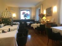 Reštaurácia alebo iné gastronomické zariadenie v ubytovaní Hotel Furian