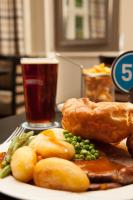 Mad på kroen eller i nærheden