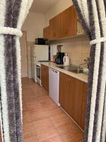 Kuchyň nebo kuchyňský kout v ubytování Apartmani Spomenka
