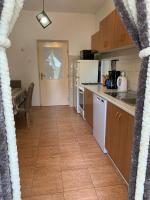 Kuchyň nebo kuchyňský kout v ubytování Apartmani Spomenka