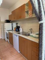 Kuchyň nebo kuchyňský kout v ubytování Apartmani Spomenka