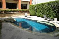 Der Swimmingpool an oder in der Nähe von Sun Hill Hotel Patong