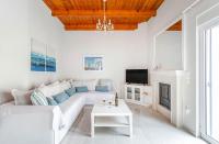 A television and/or entertainment centre at Villa Despina in Kisamos