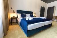 A bed or beds in a room at Apart Hotel GOLDEN apartments