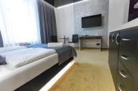 A television and/or entertainment centre at Apart Hotel GOLDEN apartments