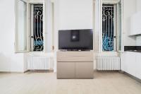 A television and/or entertainment centre at PrimoPiano - Gluck