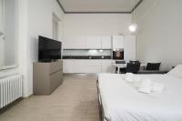 A television and/or entertainment centre at PrimoPiano - Gluck