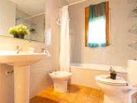 Kúpeľňa v ubytovaní Holiday Home Nellyana by Interhome