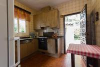 Kuchyňa alebo kuchynka v ubytovaní INNOUTHOME Gran villa con piscina torrent del pi