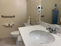 Days Inn by Wyndham Las Vegas Airport Near the Stripにあるバスルーム