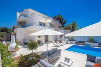 Bazén v ubytovaní Luxury villa Punat with pool with sea view , 50m from the beach alebo v jeho blízkosti