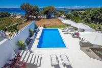 Bazén v ubytovaní Luxury villa Punat with pool with sea view , 50m from the beach alebo v jeho blízkosti