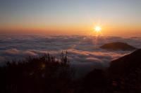 a view of the sun rising above the clouds at Alishan Shermuh Tourist Hotel in Zhongzheng