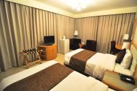 Postel nebo postele na pokoji v ubytování Phoenicia Grand Hotel