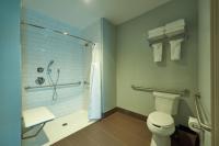 The Groton Innにあるバスルーム