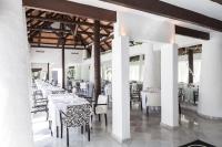 A restaurant or other place to eat at Hotel Suites Albayzin Del Mar