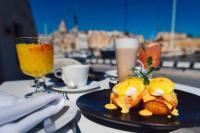 Jídlo v hotelu nebo okolí