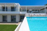 Bazén v ubytovaní Villa Dione in Pefkos, Lindos area alebo v jeho blízkosti