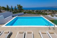 Bazén v ubytovaní Villa Dione in Pefkos, Lindos area alebo v jeho blízkosti
