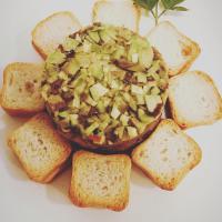 モンティジョにあるHotel Gran Sol De Extremaduraの一皿一皿と一皿