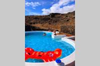 Bazén v ubytovaní Playa Marina Eco Bungalow – Arrieta View alebo v jeho blízkosti
