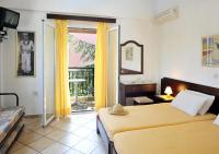 A bed or beds in a room at Ariti Apartments