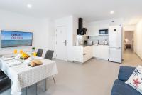Kuchyň nebo kuchyňský kout v ubytování VV LOYANT CANTERAS "by henrypole home"