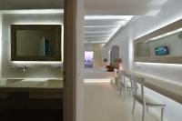 Telewizja i/lub zestaw kina domowego w obiekcie Zefi Hotel & Suites