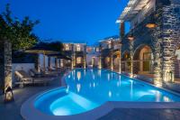Basen w obiekcie Zefi Hotel & Suites lub w pobliżu