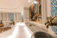 A bathroom at Radisson Blu Hotel Trabzon