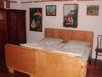 Posteľ alebo postele v izbe v ubytovaní Drevenica Art Galery