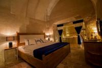 Postel nebo postele na pokoji v ubytování Azure Cave Suites - Cappadocia